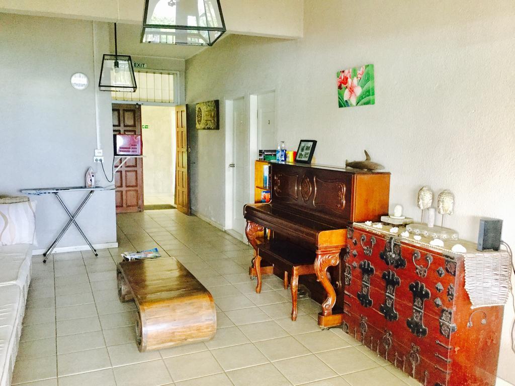 Room With A View & Apartment Style พอร์ตวิลา ภายนอก รูปภาพ